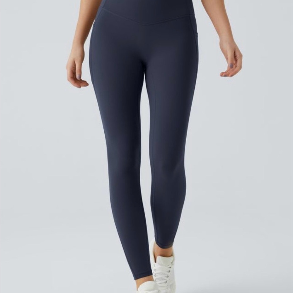 Halara UltraSculpt High Waisted Tummy Control Pocket Shaping Training Leggings